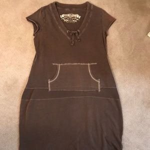 Established along dress/shirt with tie and pocket